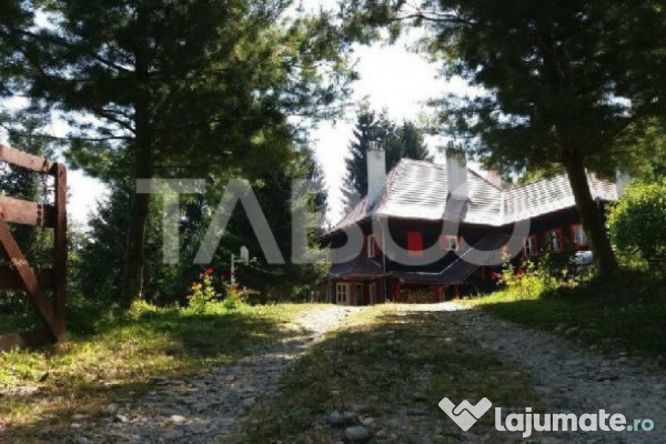 Pensiune de lux de vanzare in inima padurii langa Sibiu