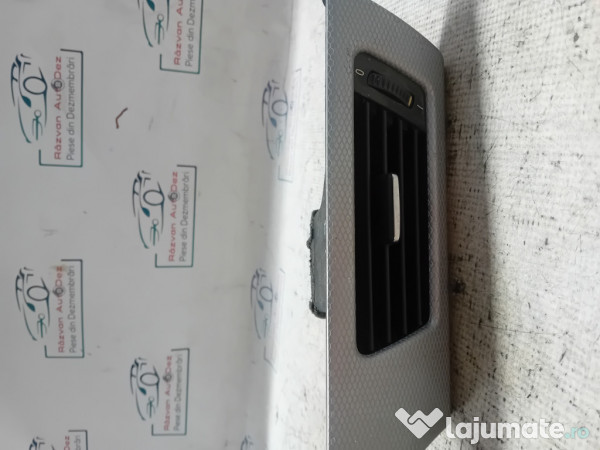 Grila ventilatie stanga BMW Seria 3 E92 2009