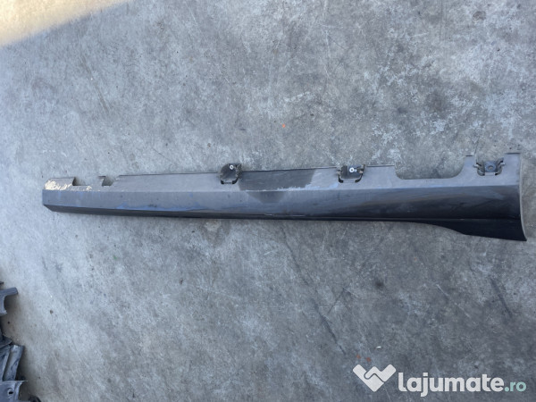 Prag dreapta plastic Ford Fiesta Hatchback 1.0 Benzina 2021