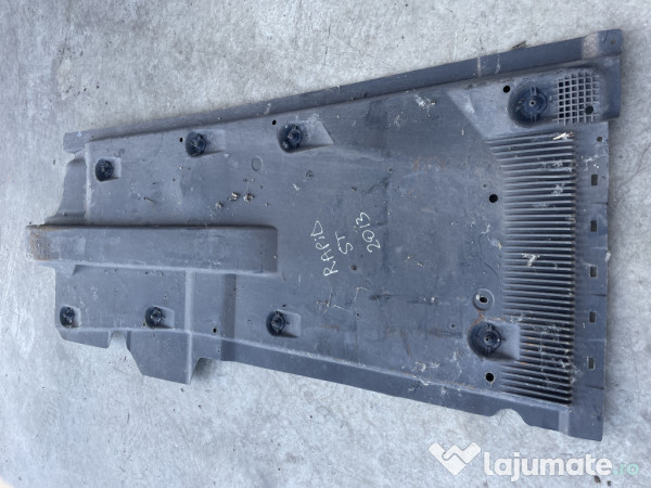 Scut lateral stanga Skoda RAPID 1.6 Motorina 2013