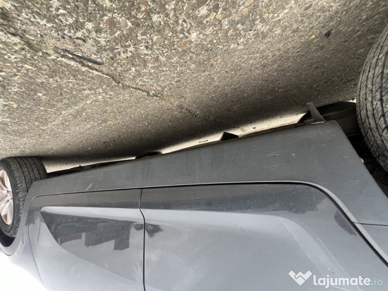 Prag dreapta plastic Kia Sportage 1.7 Motorina 2012