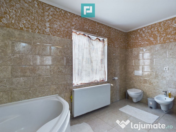 Casă cu 5 camere în Nădlac