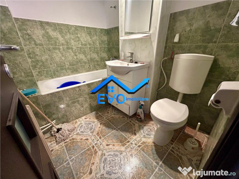 Apartament de inchiriat cu 3 camere, zona Alexandru cel Bun