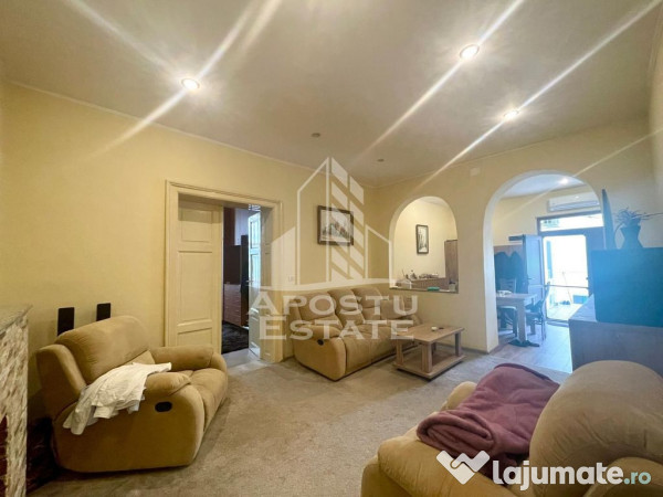 Casa cu 2 apartamente – zona Piata Catedralei 