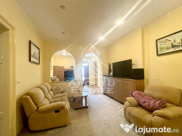 Casa cu 2 apartamente – zona Piata Catedralei 