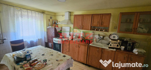 NOU! Casa P 1E, garaj, gradina! 