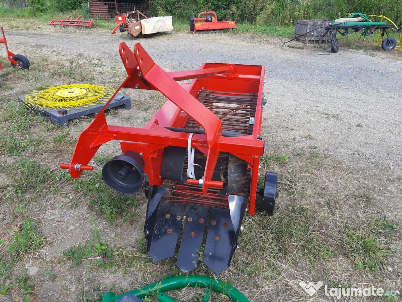 Masina de scos cartofi cu banda 