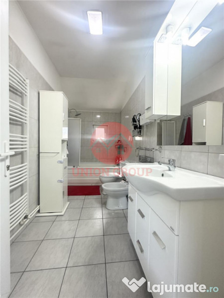 Casa cu Potential Multiplu, Pretabila Pentru Doua Familii sa