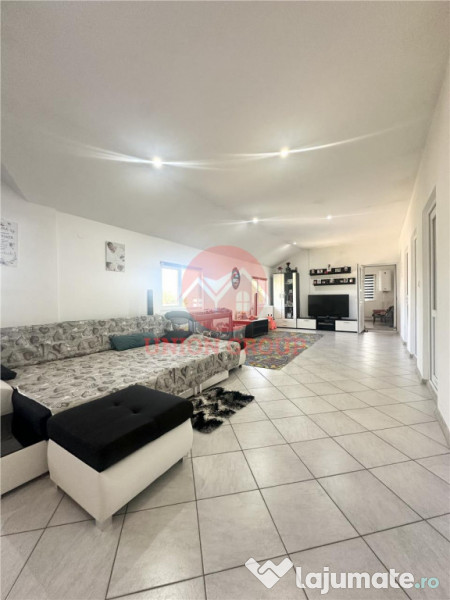 Casa cu Potential Multiplu, Pretabila Pentru Doua Familii sa