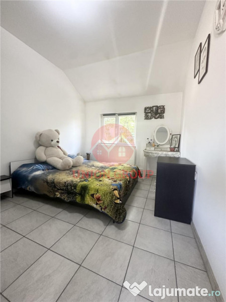 Casa cu Potential Multiplu, Pretabila Pentru Doua Familii sa