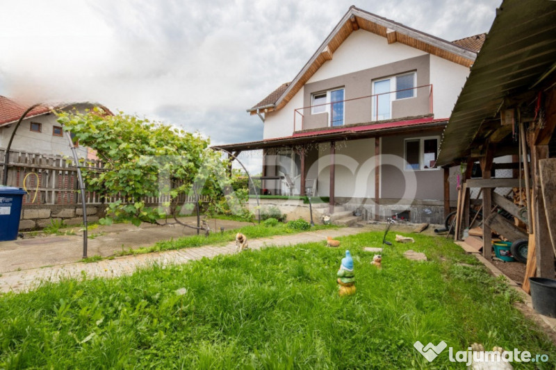 Casa de vanzare cu 4 dormitoare 2 bai si pivinita in Selimba 