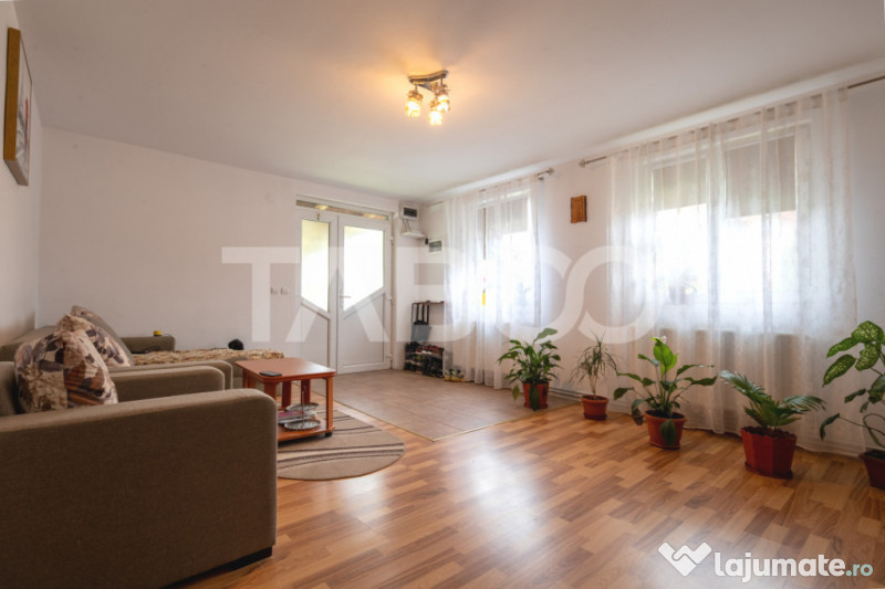 Casa de vanzare cu 4 dormitoare 2 bai si pivinita in Selimba 