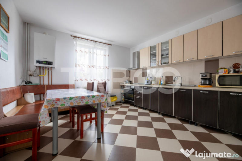 Casa de vanzare cu 4 dormitoare 2 bai si pivinita in Selimba 