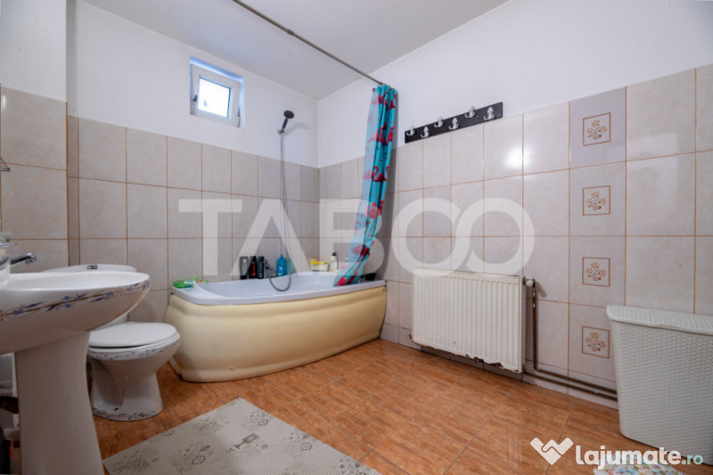 Casa de vanzare cu 4 dormitoare 2 bai si pivinita in Selimba 