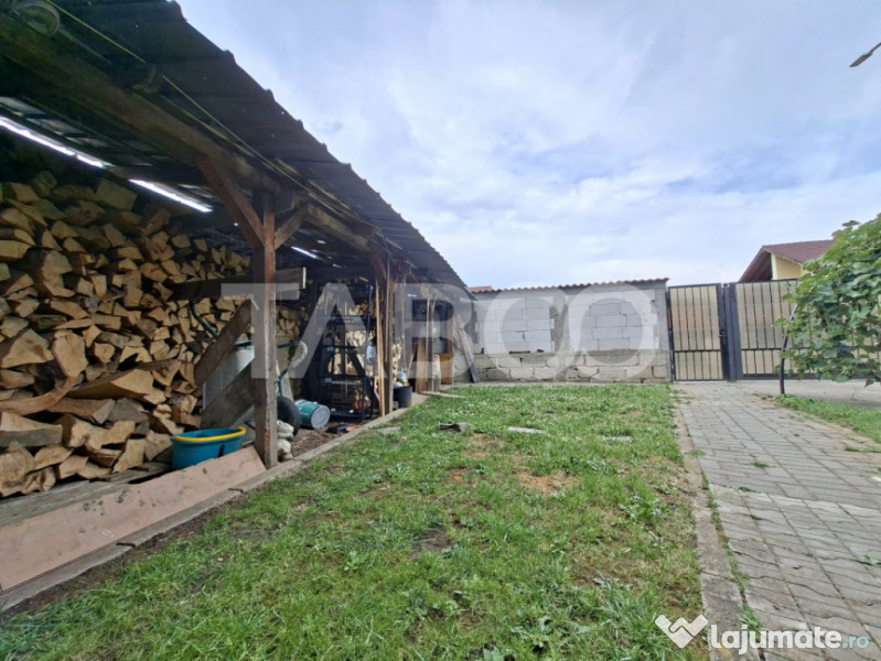 Casa de vanzare cu 4 dormitoare 2 bai si pivinita in Selimba 