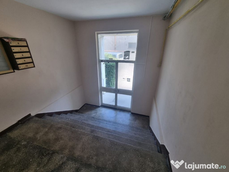 Faleza nord-apartament 4 camere decomandat cu gaze 