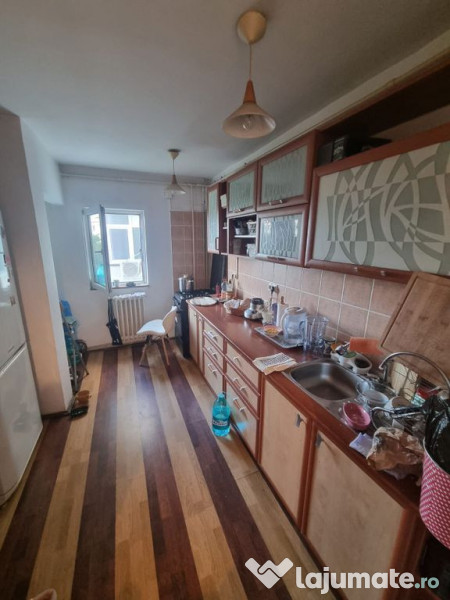 Faleza nord-apartament 4 camere decomandat cu gaze 