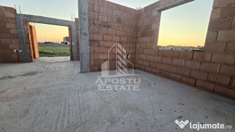 Jumatate de duplex pe parter cu 3 camere si 2 bai, Sag