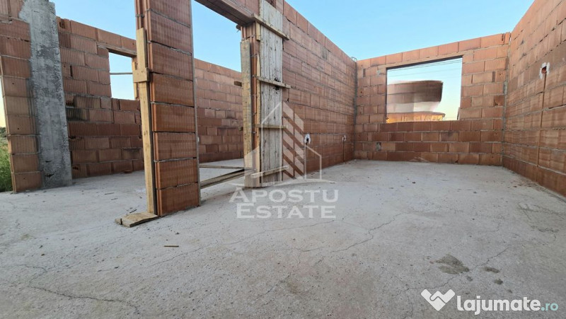 Jumatate de duplex pe parter cu 3 camere si 2 bai, Sag