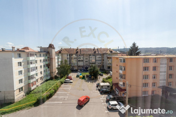 Apartament ultracentral 3 camere -munte- Câmpulung Muscel!