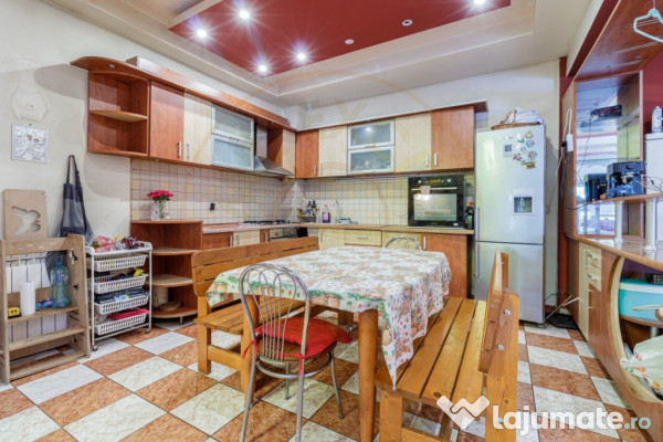 Casa cu curte | Potential pentru rezidenta sau afacere| Apar 