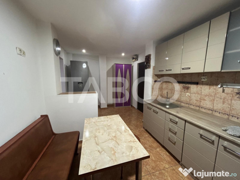 De vanzare apartament 3 camere spatios cu balcon Piata Delfi 