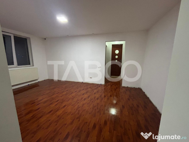 De vanzare apartament 3 camere spatios cu balcon Piata Delfi 