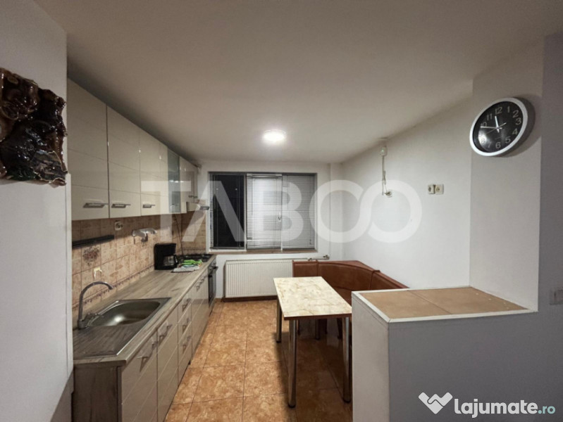 De vanzare apartament 3 camere spatios cu balcon Piata Delfi 