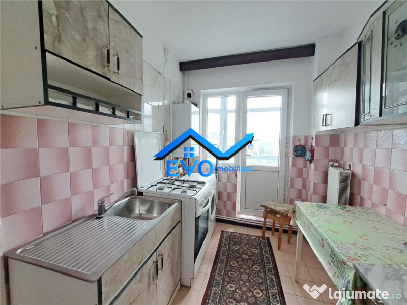 Apartament cu 3 camere, decomandat, zona Independentei 