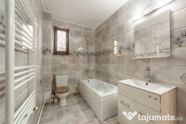 Apartament cu 4 camere, garaj și panouri fotovoltaice – B