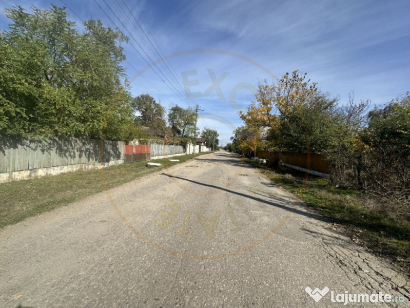 Teren 5216 mp la drum principal com. Ratesti 