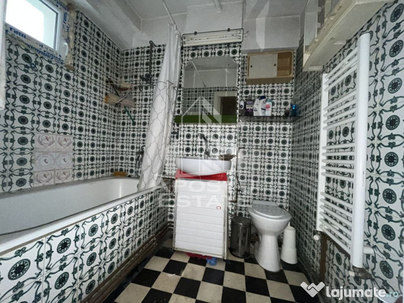 Apartament cu 3 camere, decomandat, centrala proprie,Spit...