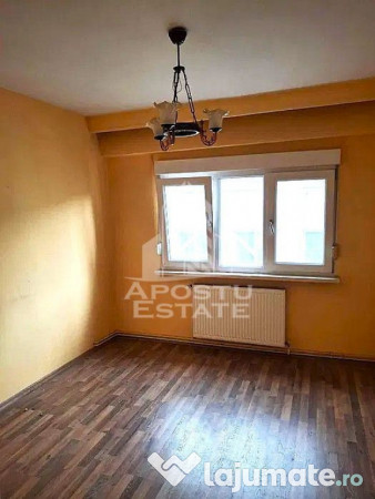 Apartament cu 3 camere, decomandat, centrala proprie,Spit...