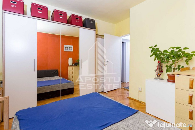 Apartament cu 3 camere, decomandat, etaj intermediar, zon...