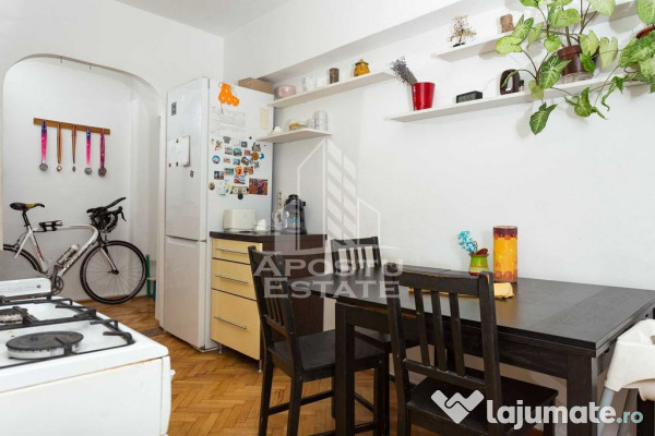 Apartament cu 3 camere, decomandat, etaj intermediar, zon...