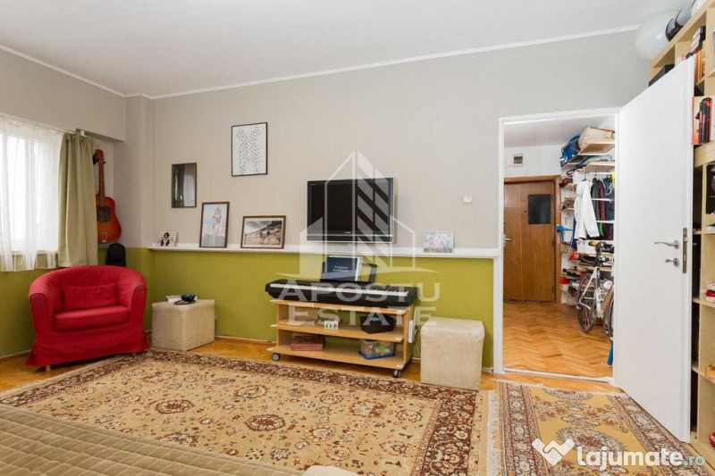 Apartament cu 3 camere, decomandat, etaj intermediar, zon...