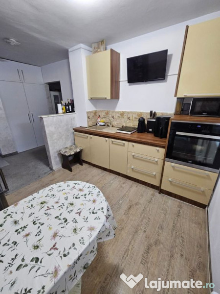 Apartament decomandat 2 camere, zona Trocadero