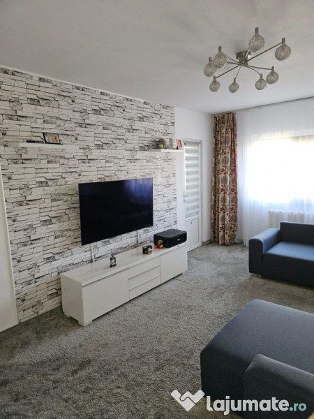 Apartament decomandat 2 camere, zona Trocadero