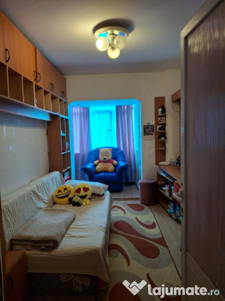 Apartament 3 camere decomandat, et. 3 cu lift, Pacurari 
