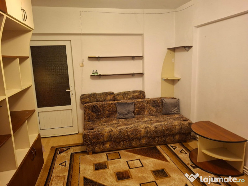 Apartament 3 camere decomandat, et. 3 cu lift, Pacurari 