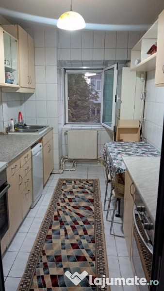 Apartament 3 camere decomandat, et. 3 cu lift, Pacurari 