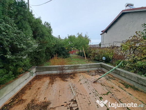 Casa renovabila cu teren mare central Techirghiol 