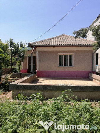 Casa renovabila cu teren mare central Techirghiol 