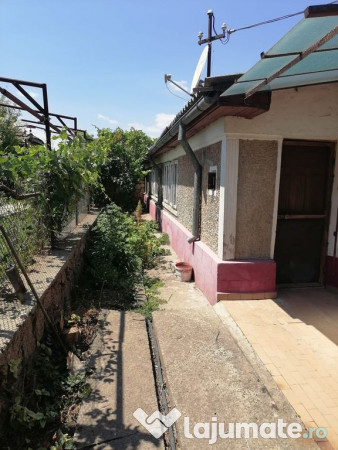 Casa renovabila cu teren mare central Techirghiol 