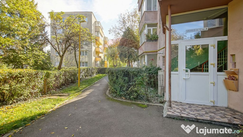 Apartament 3 camere, complet mobilat, la 1 minut de Piaț... 