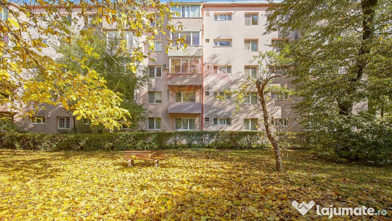 Apartament 3 camere, complet mobilat, la 1 minut de Piaț... 
