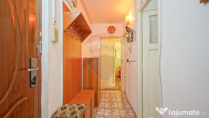 Apartament 3 camere, complet mobilat, la 1 minut de Piaț... 