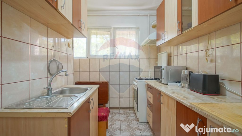 Apartament 3 camere, complet mobilat, la 1 minut de Piaț... 