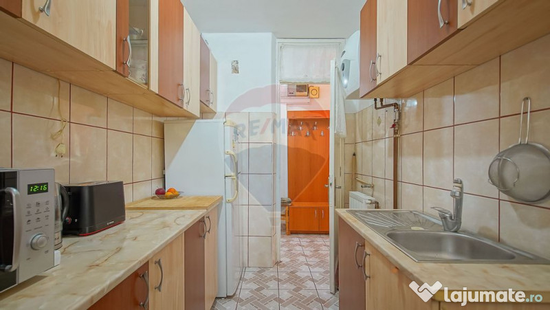 Apartament 3 camere, complet mobilat, la 1 minut de Piaț... 