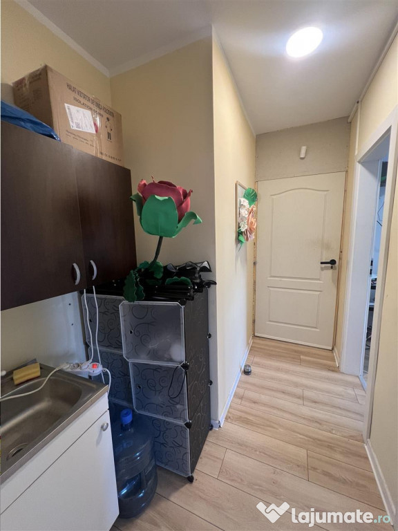 Spatiu comercial de 2 camere cu 2 bai 3 locuri de parcare zo 